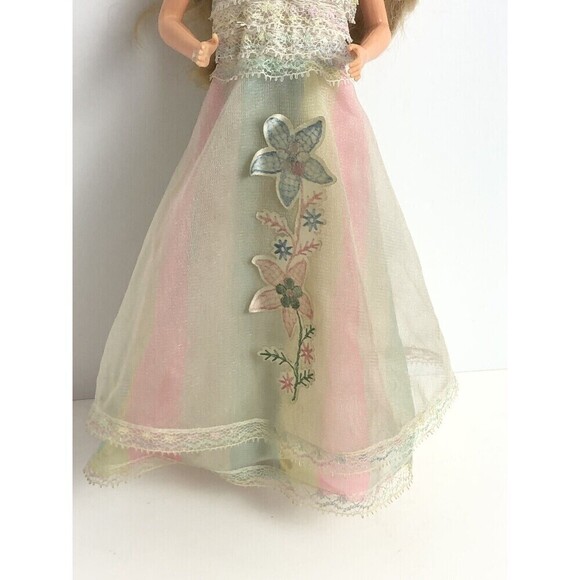 1980 Vintage Happy Birthday Barbie Mattel #1922 First Edition Doll Stamped 1966 - Picture 3 of 10